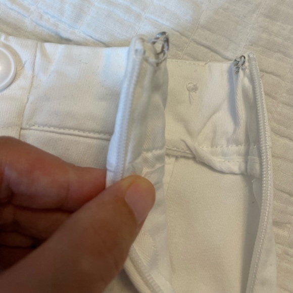 LOFT Riviera Mid Rise Cotton Side Zip Sailor Shorts in White Size 6 - Picture 5 of 11